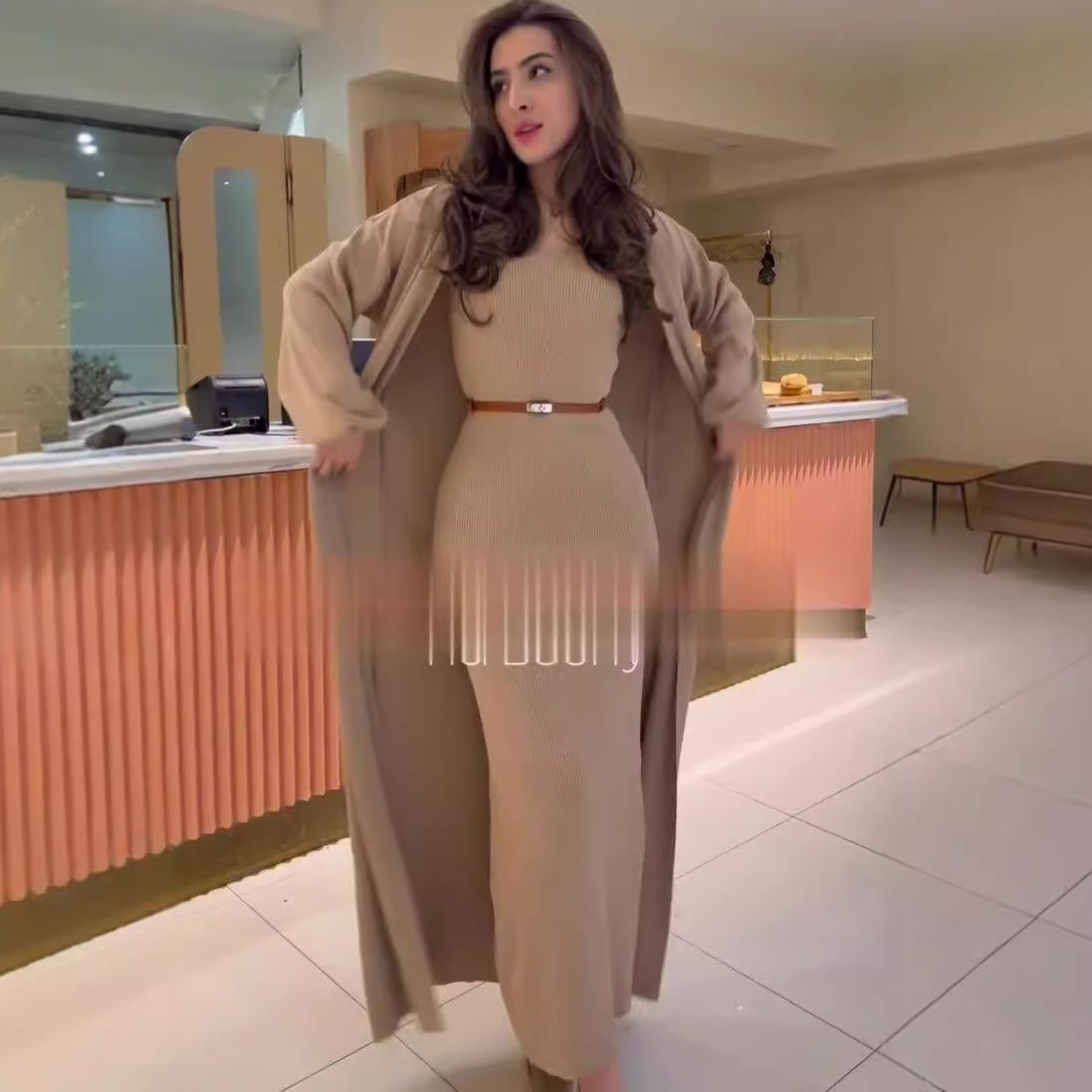 

Осень 2023 Европейский и американский однотонный облегающий вязаный свитер комплект платья-миди для женщин XS