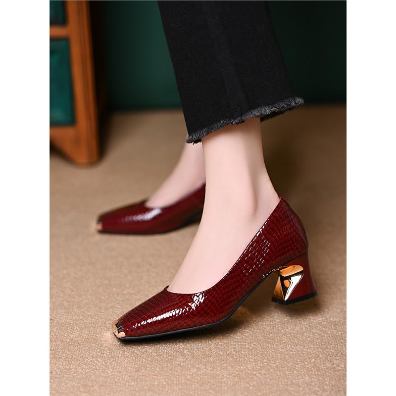 Metal head anti-kick shallow mouth single shoes women's 2025 spring and autumn new French snakeskin pattern thick heel versatile soft sole small le