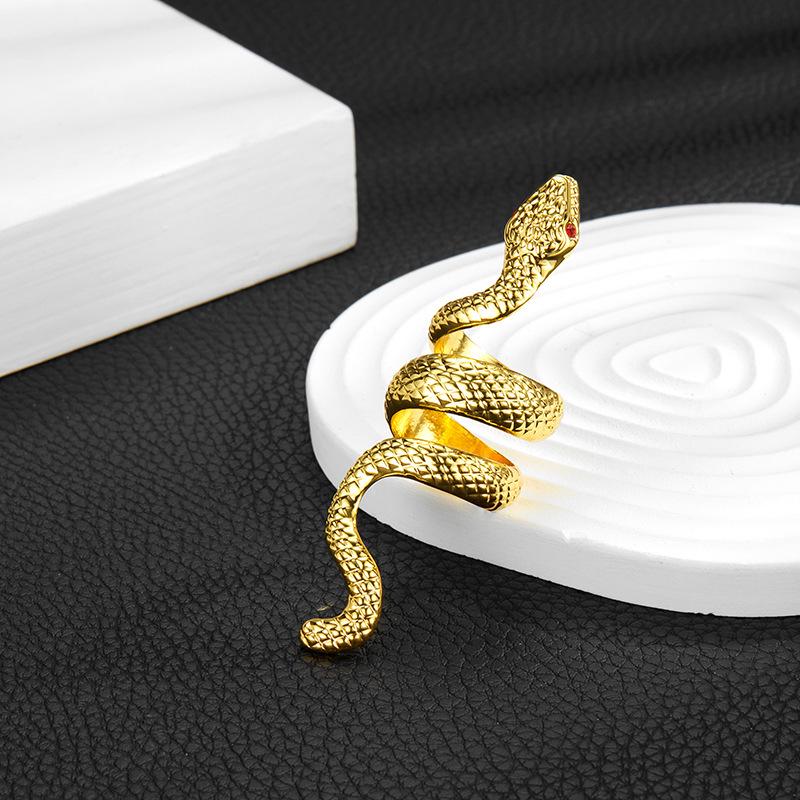 Trendy Zodiac Snake Hip Hop Ring: Men's Python Alloy with Rhinestones, Exaggerated Punk Style Jewelry.