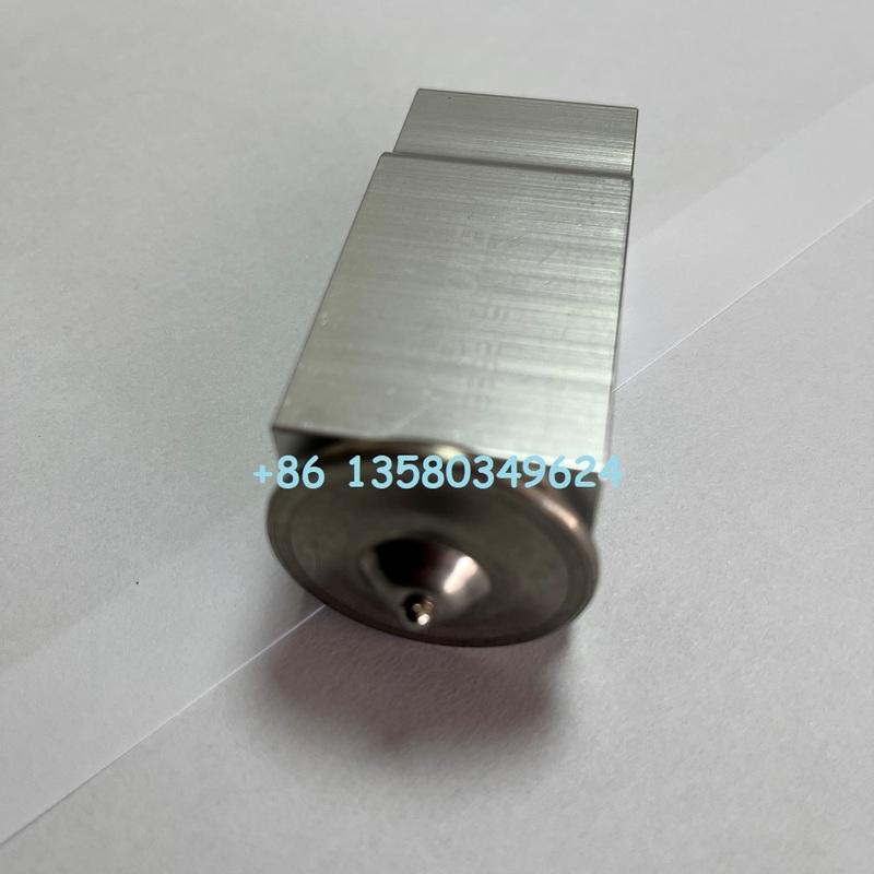 11Q6-90551 Excavator Parts R220LC-9S R215-9S Excavator Expansion Valve 11Q690551