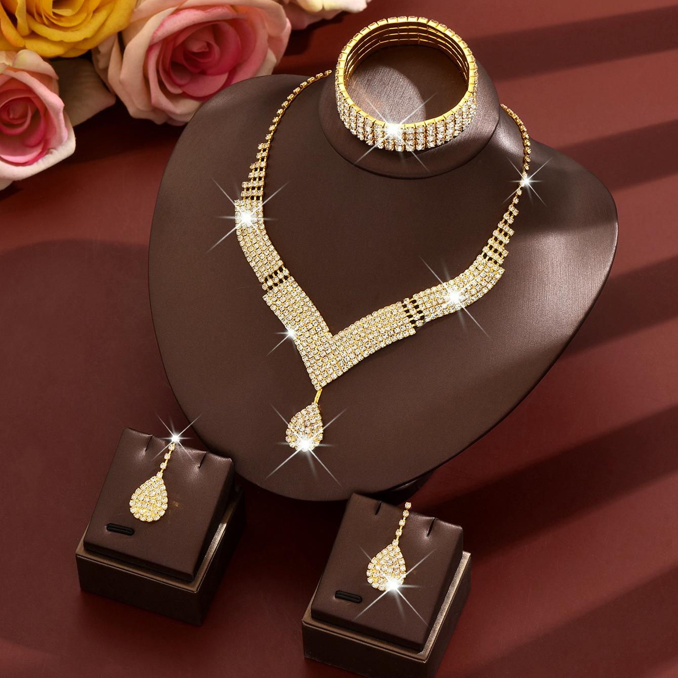 

Свадебные аксессуары Ожерелье Серьги Браслет Набор украшений Роскошный набор для невесты со стразами