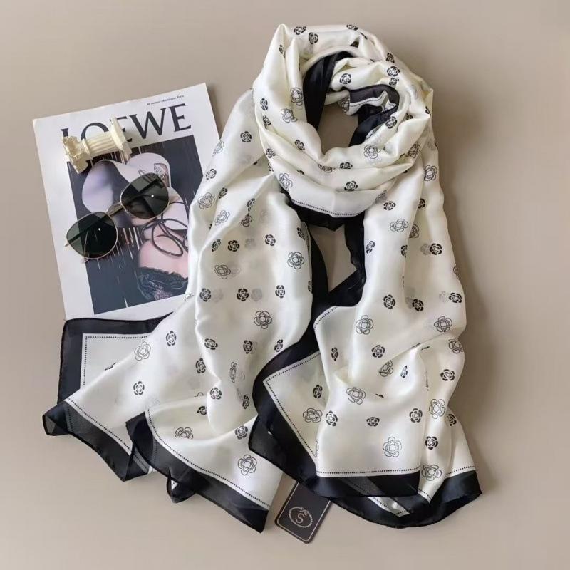 Neuer Frühlings- und Sommer-Langseidenschal Damenmode Simulationsseide Hundert mit leichtem und elegantem Sonnenschutz Großer Schal Bedrucktes Strandtuch