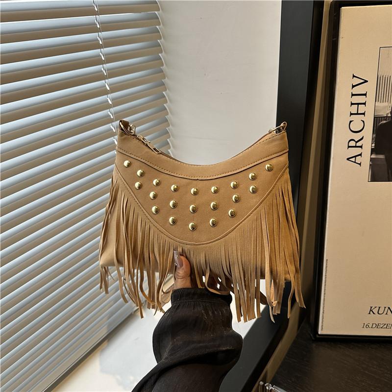 

Summer new beautiful solid color trend fringed rivet design casual shoulder messenger bag women хакі