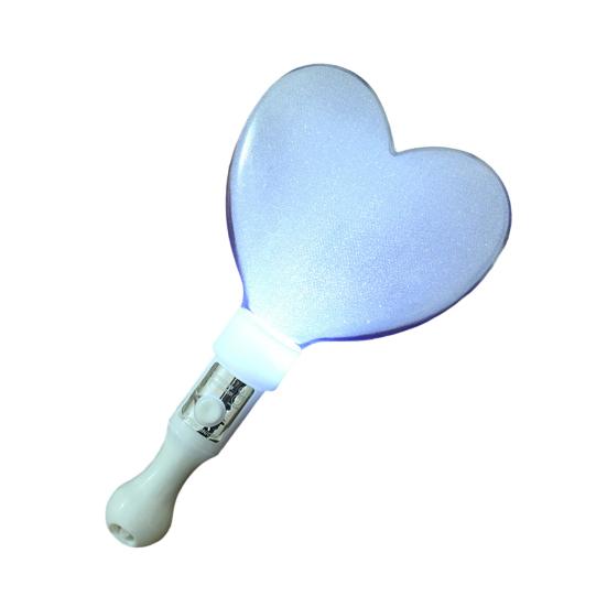 Kort Glow Stick med Hjärtformad Flerfärgad LED-lampa för Konserter Festivaler Fester Plast Ljusleksak med Knappbatteri
