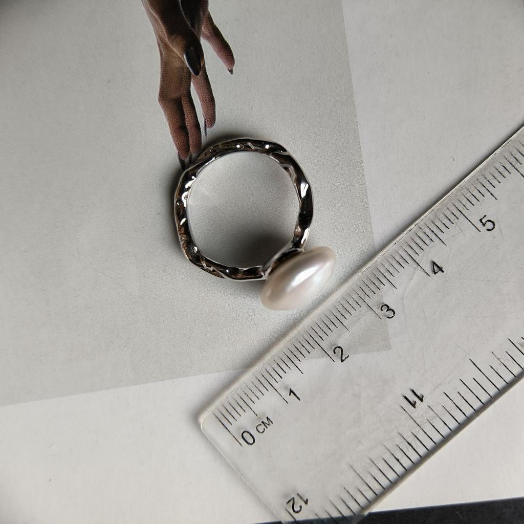 Серебряное кольцо с натуральным жемчугом барочным, вес изделия 4,4 гр (2185079)