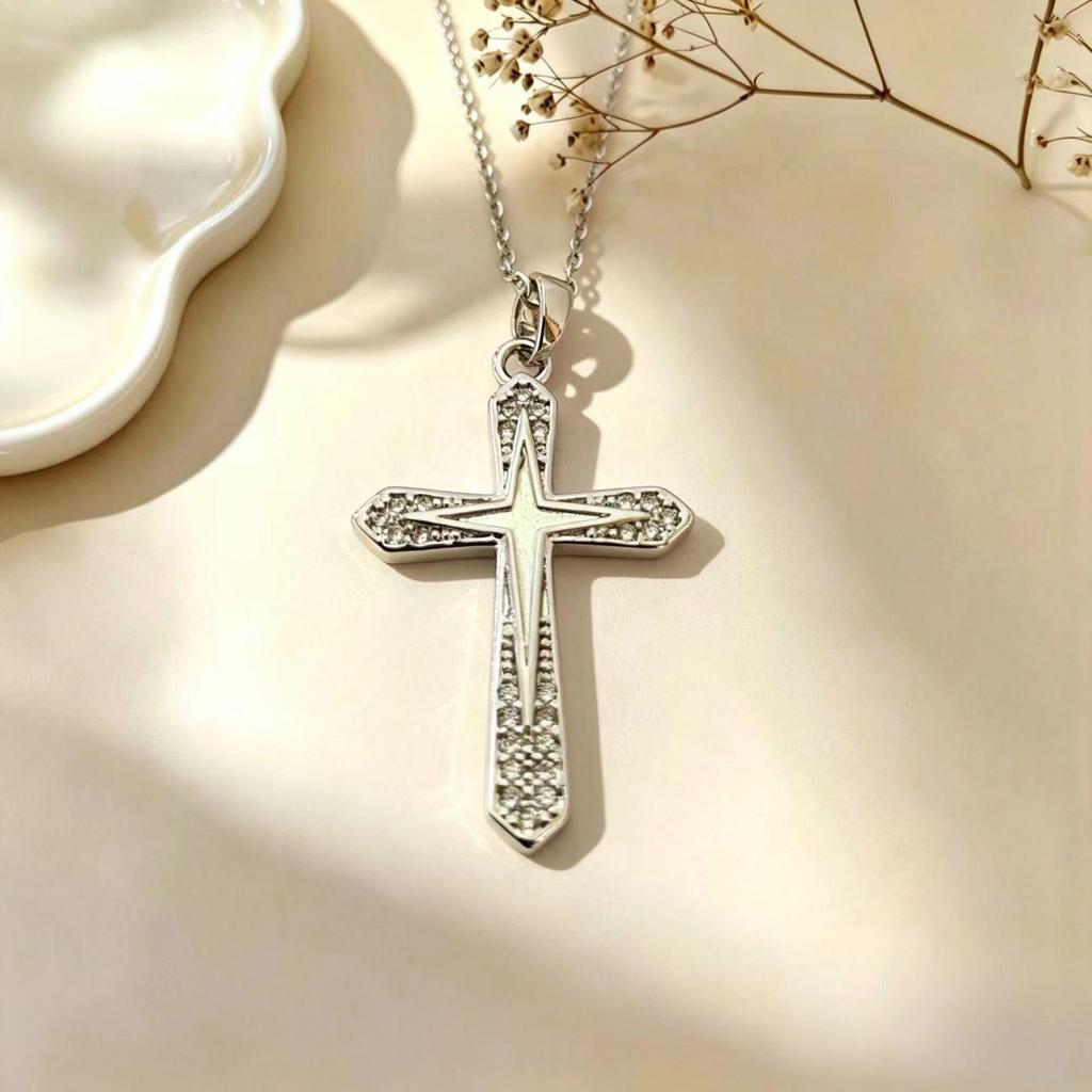 Elegant Cat Pendant Necklace: Fresh Design with Micro-Set Zircons for Women - Light Luxury & High-End Feel; Perfect Clavicle Chain Accessory.