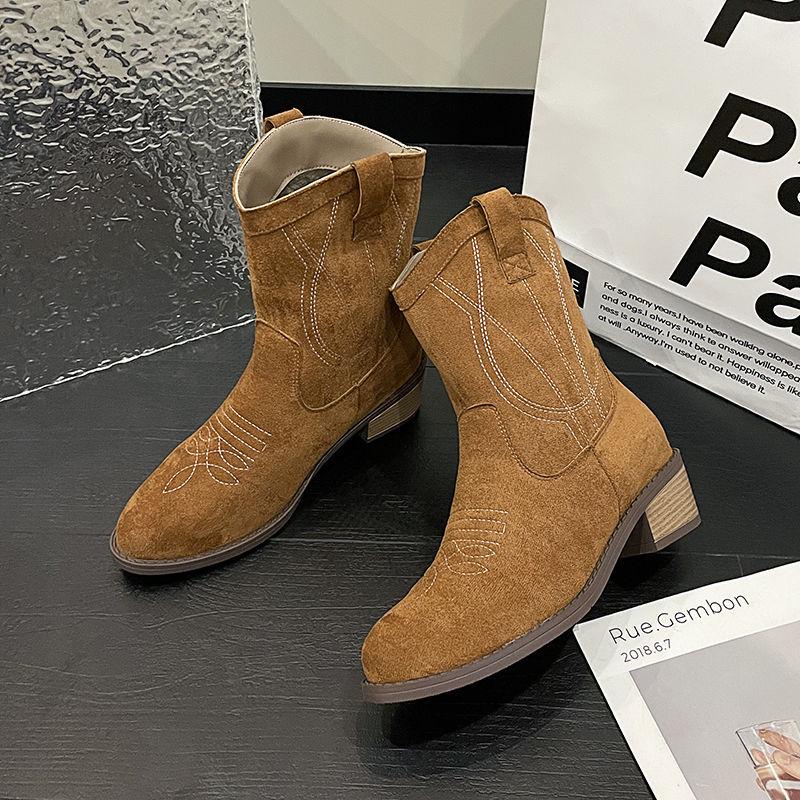 

2025 Ретро Западные Вышитые Замшевые Ботильоны: Универсальный бархат, массивный каблук, заостренный носок для женщин, новая осенне-зимняя коллекция 38