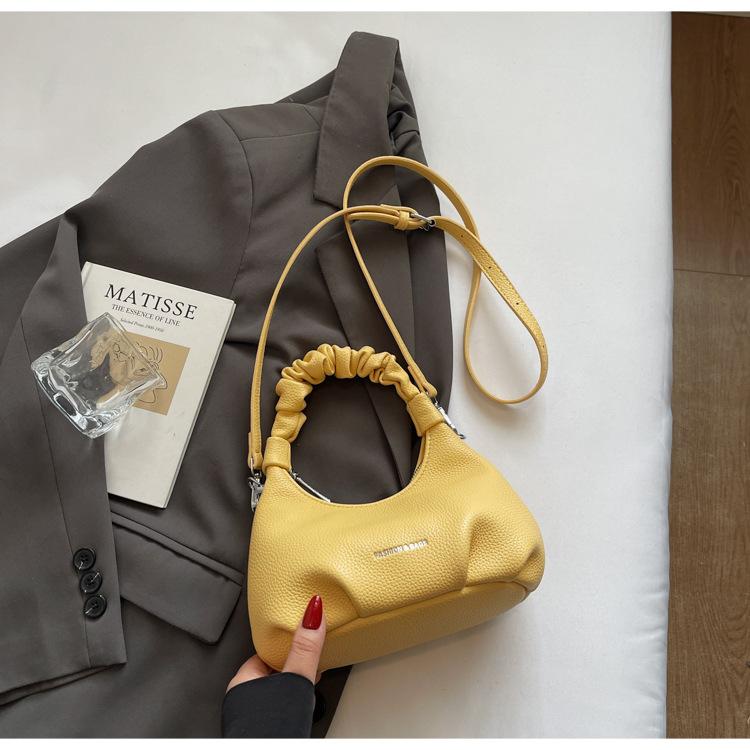 

2025 summer new niche design fashionable versatile underarm bag light luxury popular bag women s high-end messenger bag