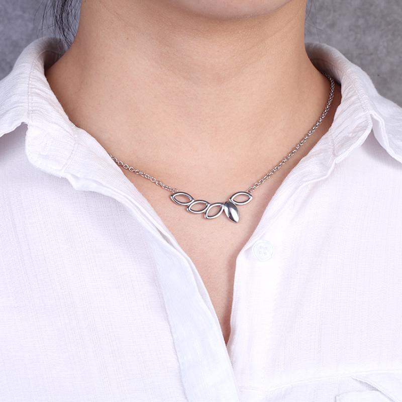 ORIVA               LEAVES NECKLACE       stainless steel leaves pendant with small anchor chain in silver colour