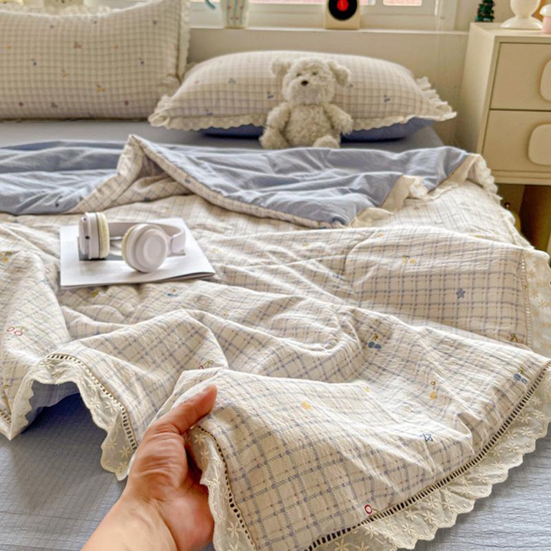 Exquisite Lace Crinkle Gauze Cotton Summer Quilt Skin-Friendly Washable Multi Size Bedding For Cozy Bedroom Summer Sleeping
