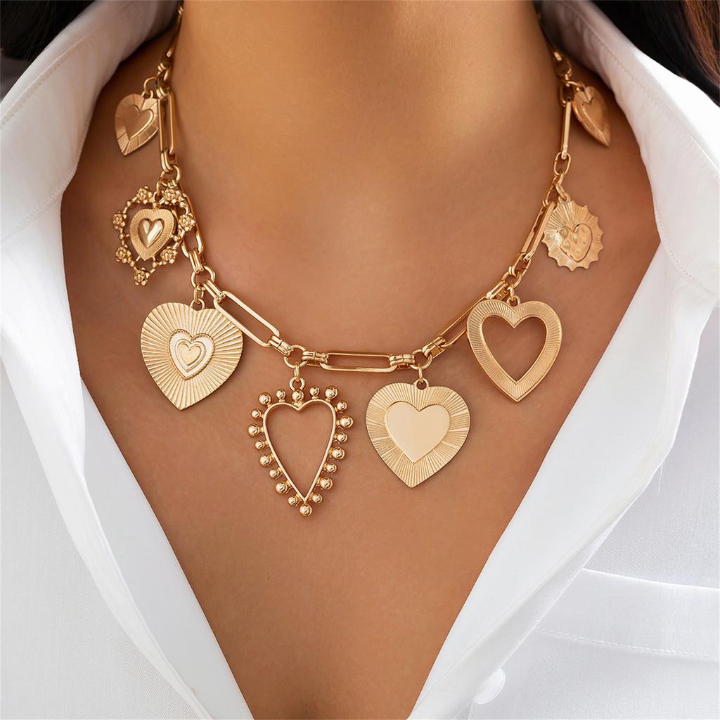 Fashionable Metal Love Heart Pendant Necklace Adjustable Length Clavicle Chain for Women Fashion Choker Jewelry