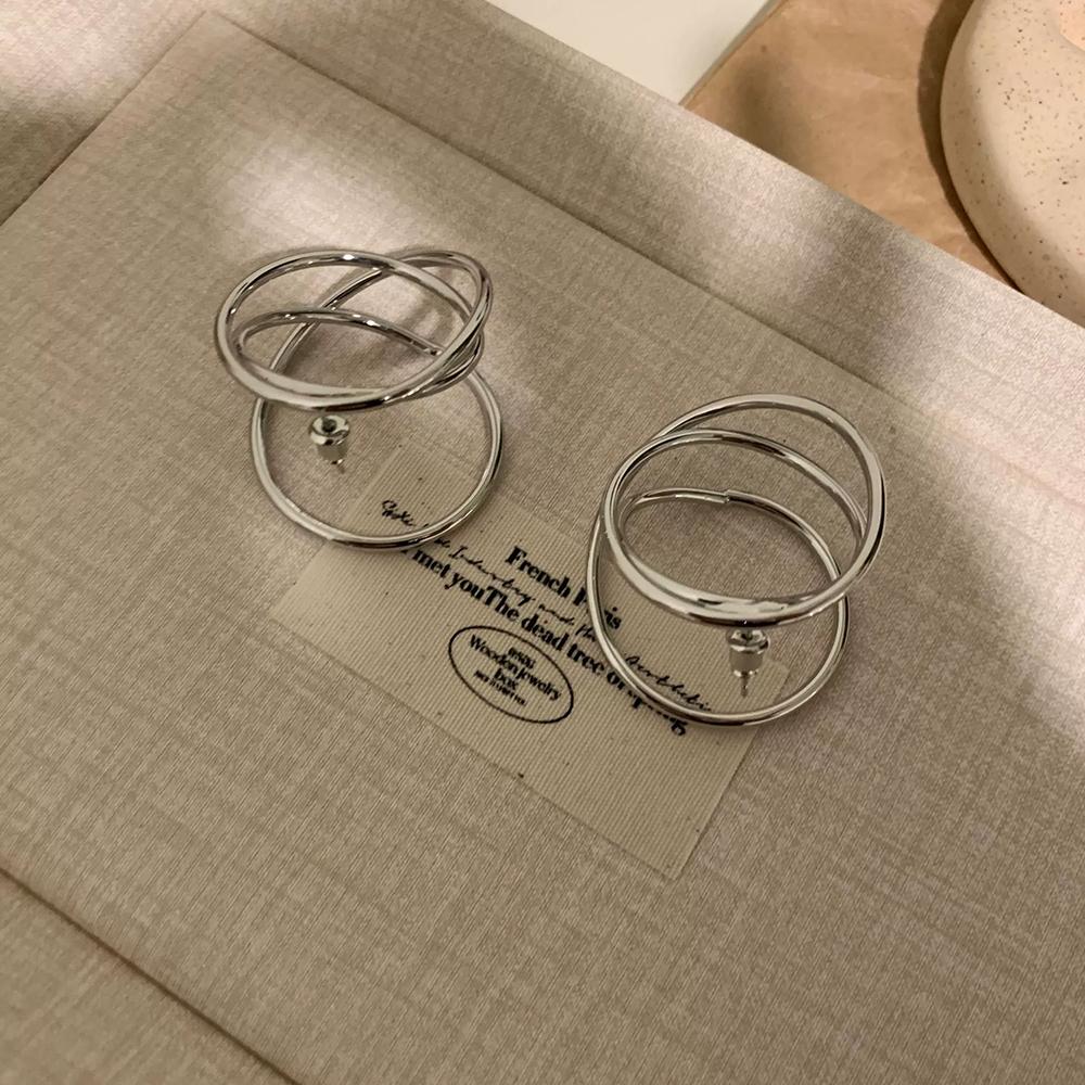 New Personalized And Fashionable Stud Earrings With Circular Loop Wraps Trendy Jewelry Accessories for Women's Gatherings