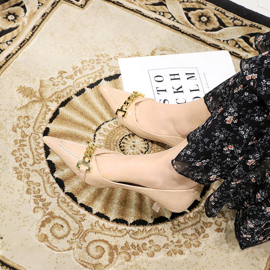 Women's Glossy Patent Leather Shallow Mouthed Pointed Metal Chain Decorative Middle Heel Shoes