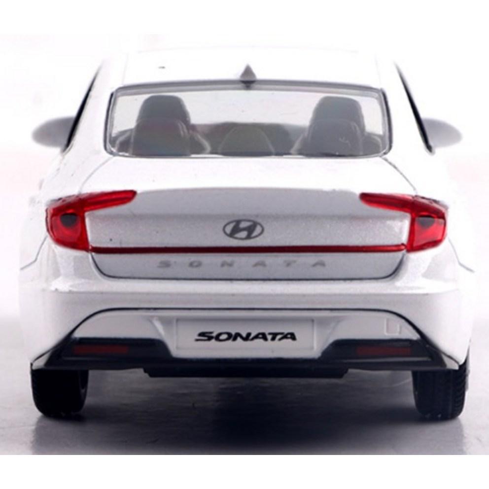 Welly Hyundai Sonata DN8 Diecast Model Car - White