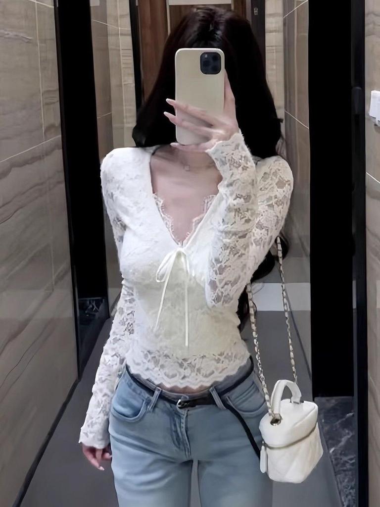 Elegant White Lace V-Neck Long-Sleeve Slim Fit Women's Top for Autumn/Winter