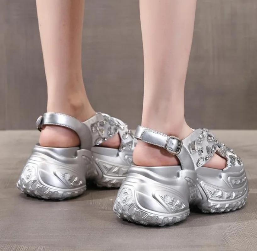 Módní 8cm Syntetická látka Mikrovlákno Ženy Platforma Sandály na klínu Letní Bling Ležérní obuv Peep Toe Boty Drahokamy Pantofle duté