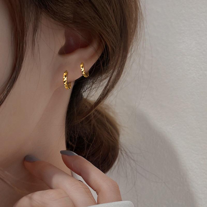 

Japanese and Korean Geometric Circle Hoop Earrings for Women Men Fashion Simplicity Earrings Buckles Daily Jewelry Accessories