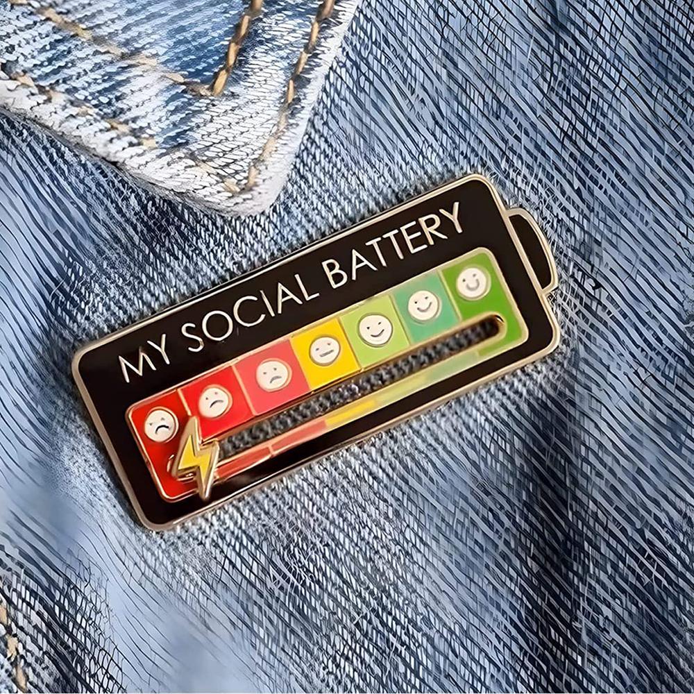 Lustiger Social Mood Ansteckpin Interaktiver Emaille-Pin 7 Tage die Woche (Schwarz + Weiß)