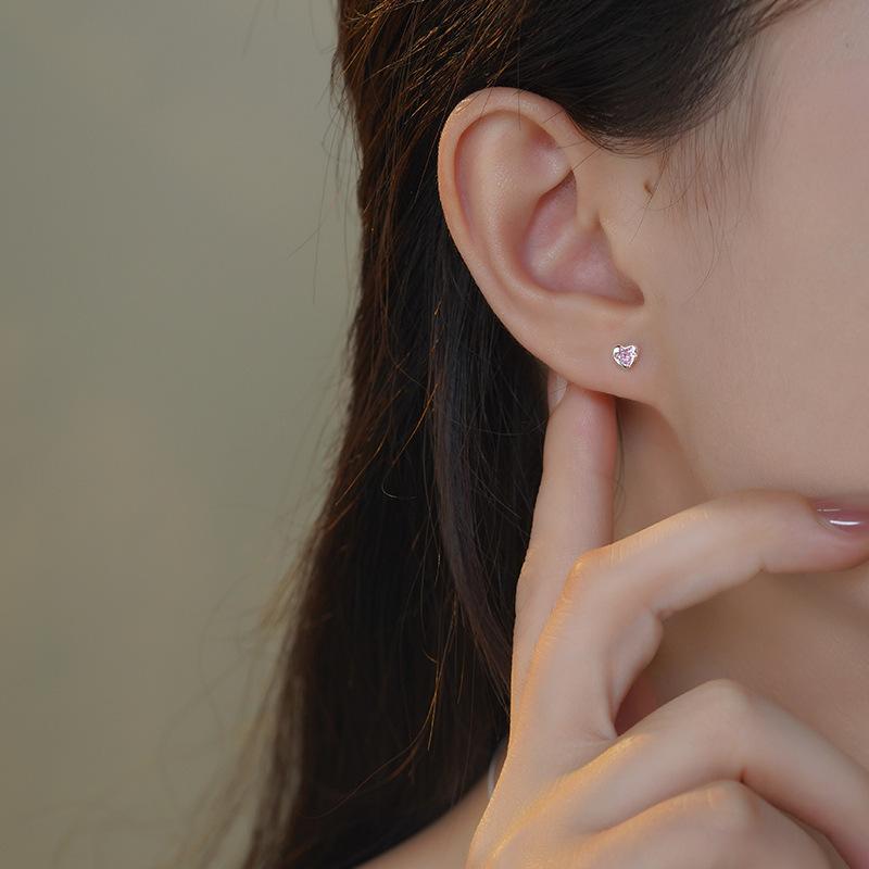 Color zircon love stud earrings, women's earbone studs, niche design, sweet and cool cochlear studs, ear hole earrings.