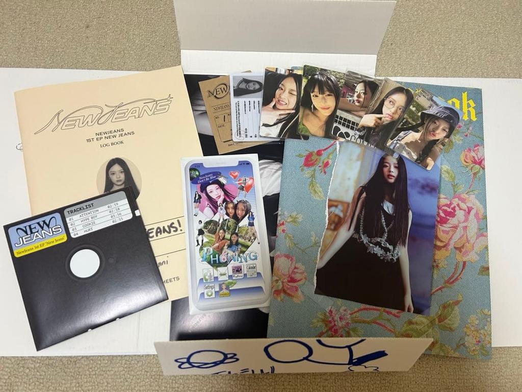 [USED] NEWJEANS Hani Blue Book