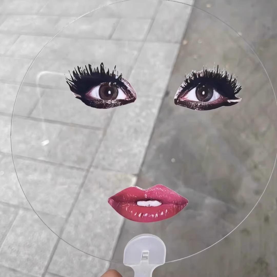 

Леди Гага Красные Губы Прозрачный Концертный Веер 1 piece