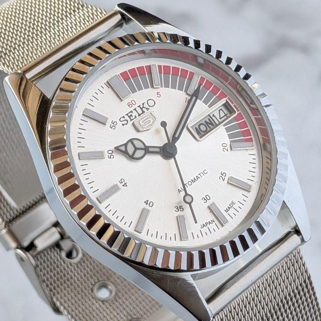 Used Working item SEIKO Seiko 5 Automatic 70s Vintage Silver Dial Sunburst Design Mesh Belt Day Date