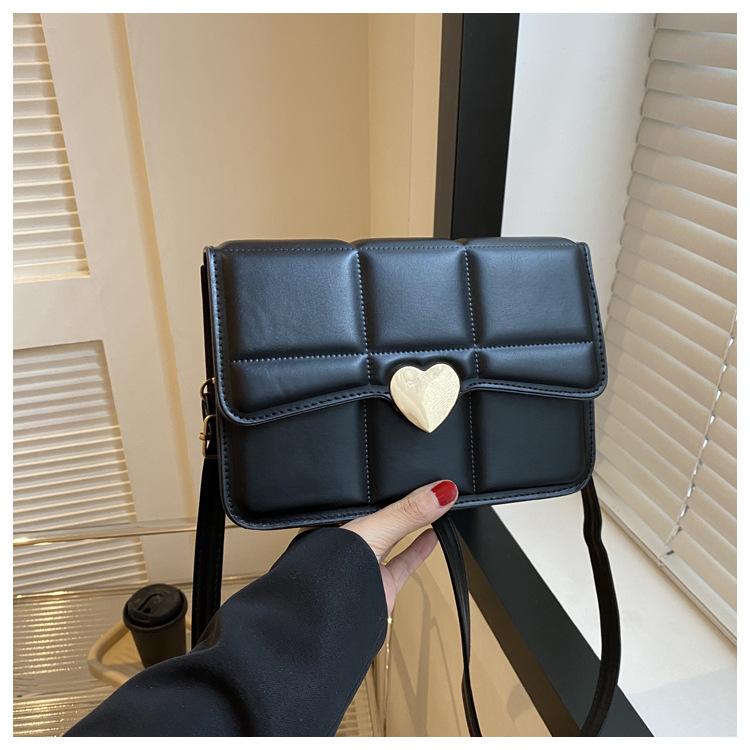 

Niche design bag women s 2024 new spring high-grade texture shoulder bag popular high-value messenger small square bag чорний