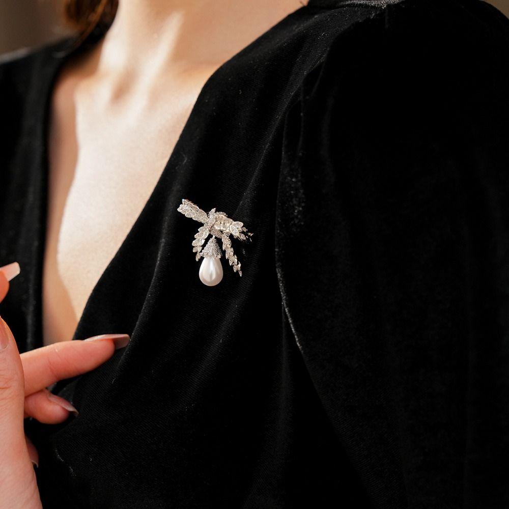 Korean Style Rhinestone Butterfly Brooch Badge Rhinestone Brooch Personality Suit Collar Pin Daily