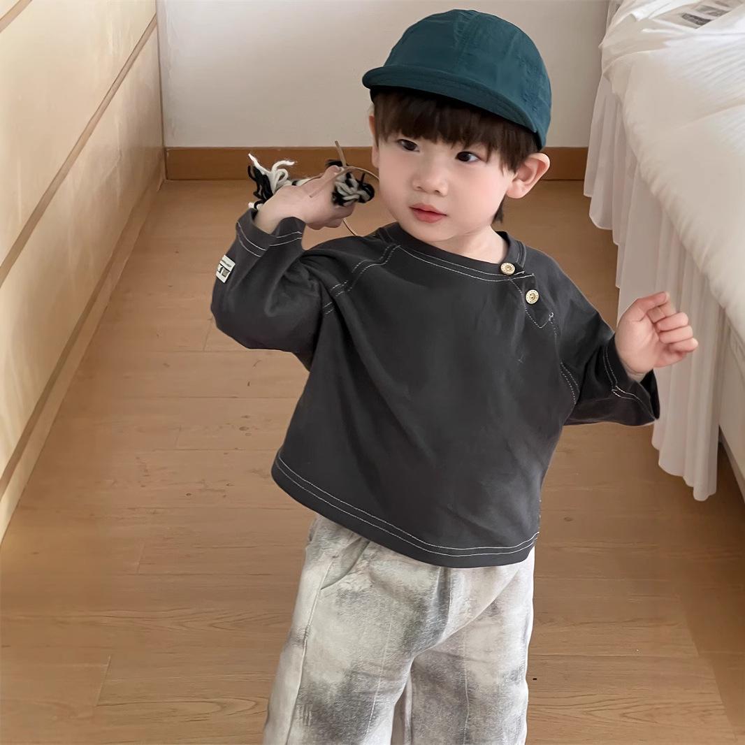 

Детский осенний 2025 новый комплект футболки с круглым вырезом и джинсов - одежда для мальчиков в корейском стиле на осень 73 cm