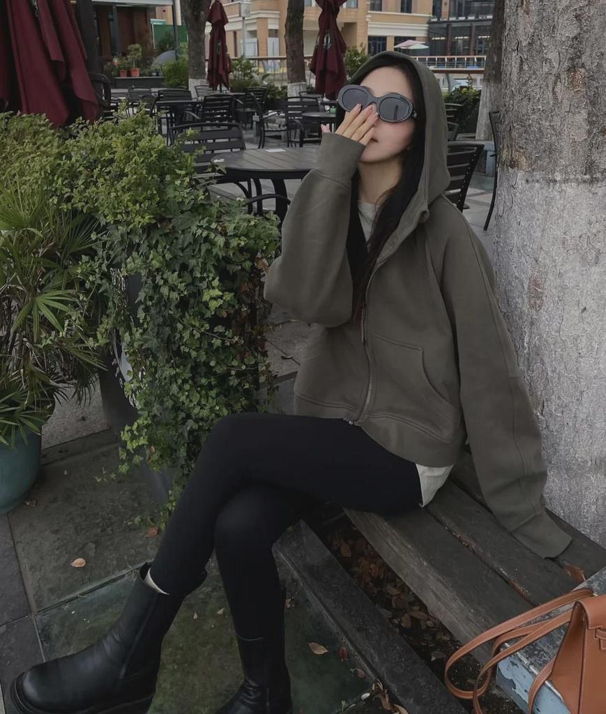 Sweter damski Lulu z półgolfem: Codzienny plus aksamitny pulower jesienno-zimowy z półzamkiem.