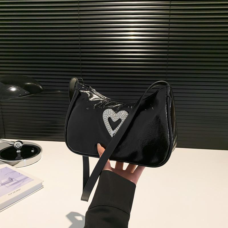 

Trendy White Casual Crescent Handbag For Women Offering Versatile Everyday Use And Fashion Appeal чёрный