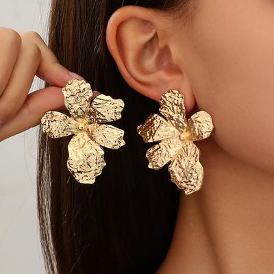 Silver Needle Cold Wind Metal Flower Stud Earrings French Retro Personalized Earrings Temperament High-end Earrings