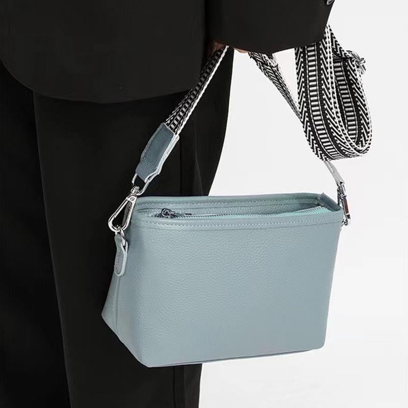 Bag Generation Women'S Fashionable Versatile Simple Messenger Bag Wide Shoulder Strap Soft Leather Small Square Bag