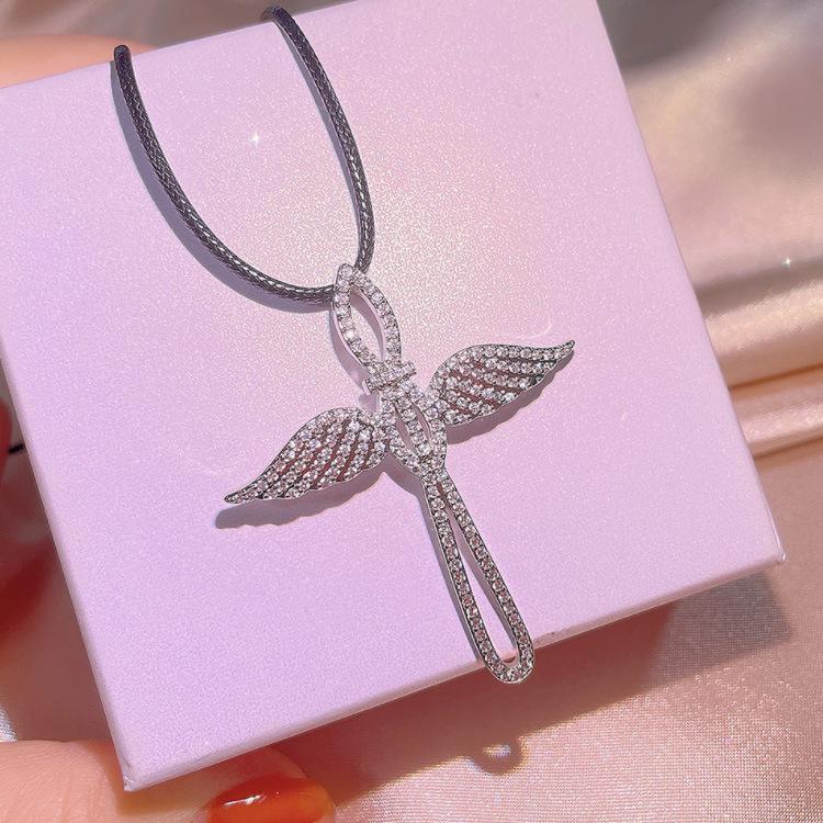 

Ожерелье-распятие Легкая роскошь Нишевые украшения для женщин Пар Мужчин Цепочка для свитера Хип-хоп украшения