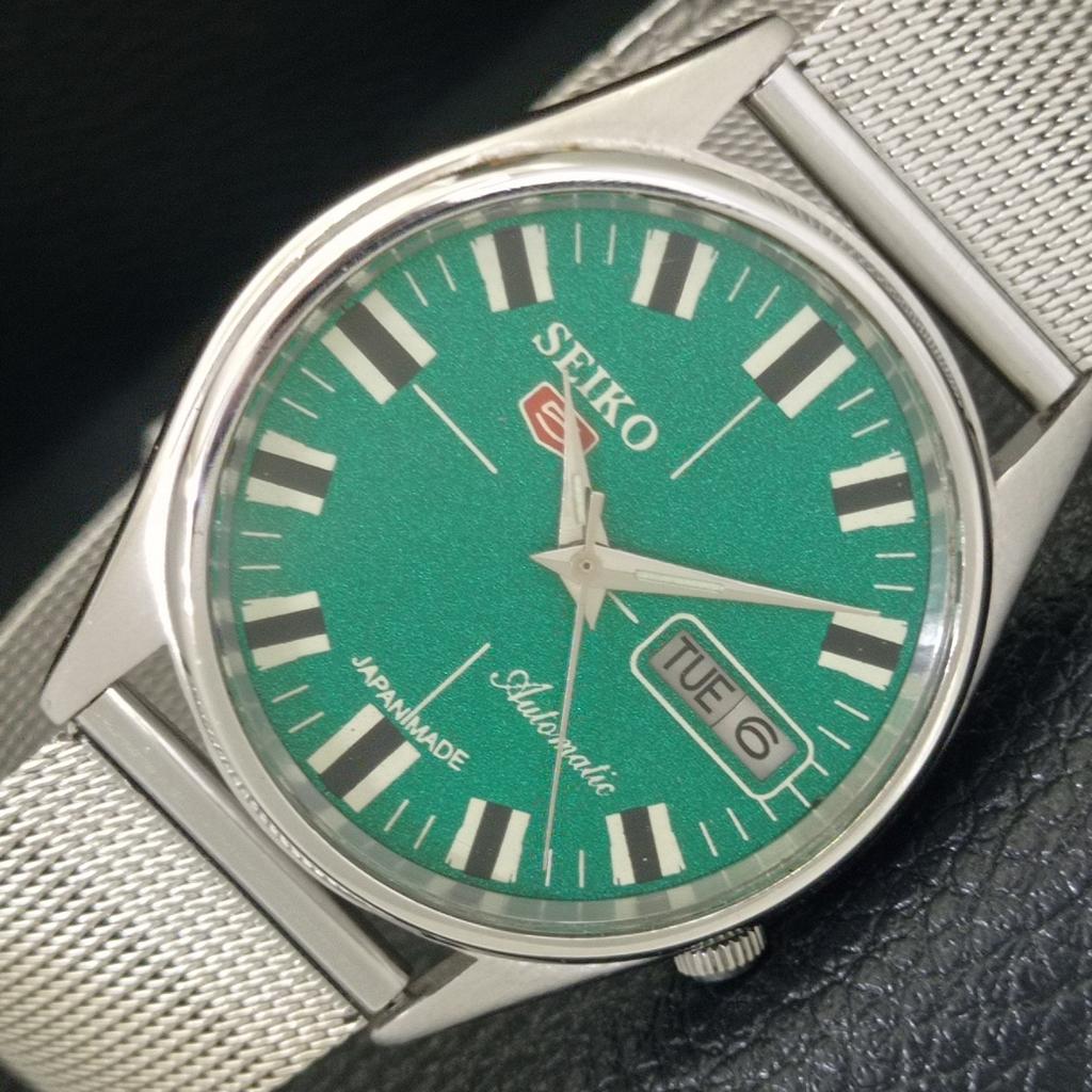 

AUTOMATIC VINTAGE SEIKO 5 JAPAN 7019A MENS GREEN COLOR DIAL WATCH a703042-1 R212-a703042