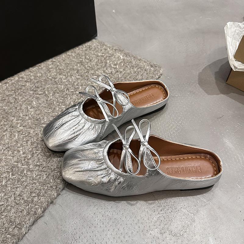 Breathable and Lightweight Silver Bag Head Flat-bottomed Slippers for Women's Summer Wear 2025 New Non-slip Soft-bottomed Versatile Sandals
