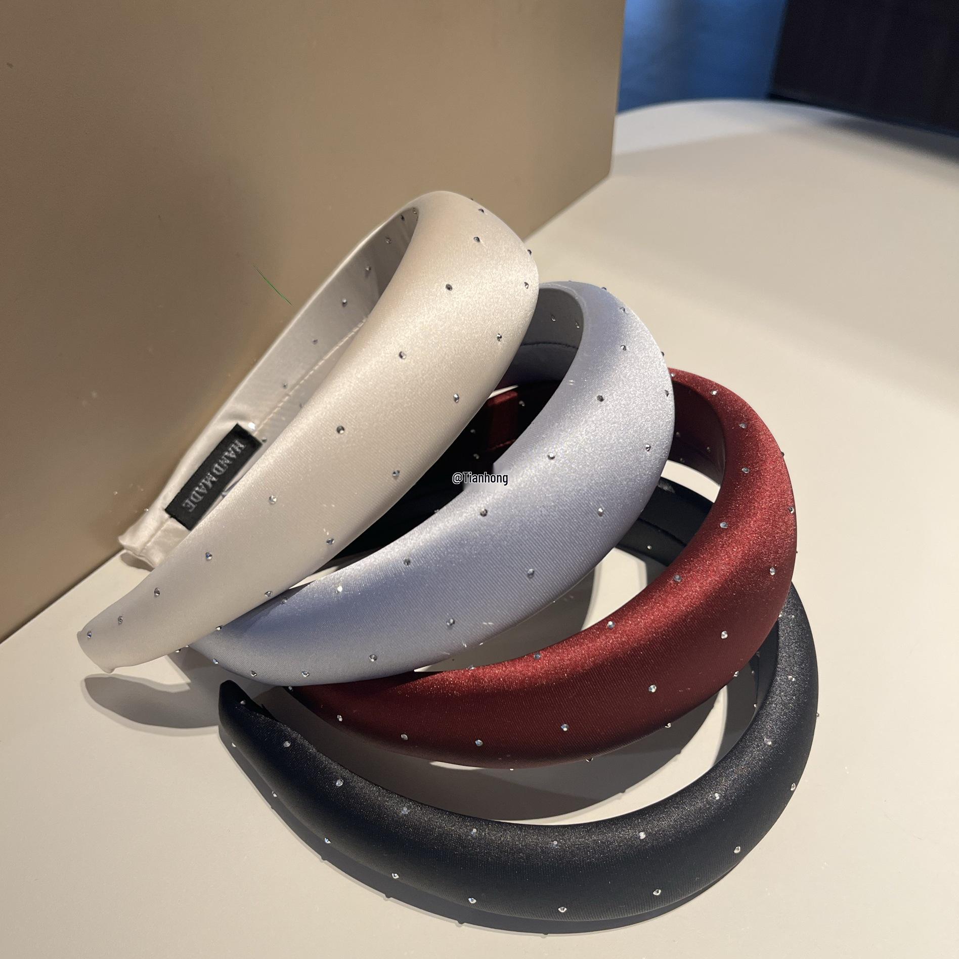 

Корейская атласная повязка на голову со стразами: Элегантный однотонный аксессуар для волос для женщин белый