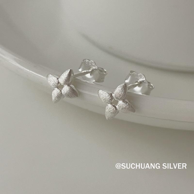 Su Chuang S925 Sterling Silver Four-Leaf Brushed Stud Earrings for Women - High-End Cool Style, Versatile Jewelry.