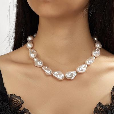 Nischad Retro Barock Pärlklavikelhalsband: Modernt & Mångsidigt Oregelbundet Design