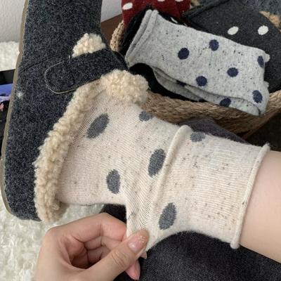 Dicke Samt-Wärme-Punktgarn-Pünktchen-Wollschlauchsocken für Damen für Herbst und Winter