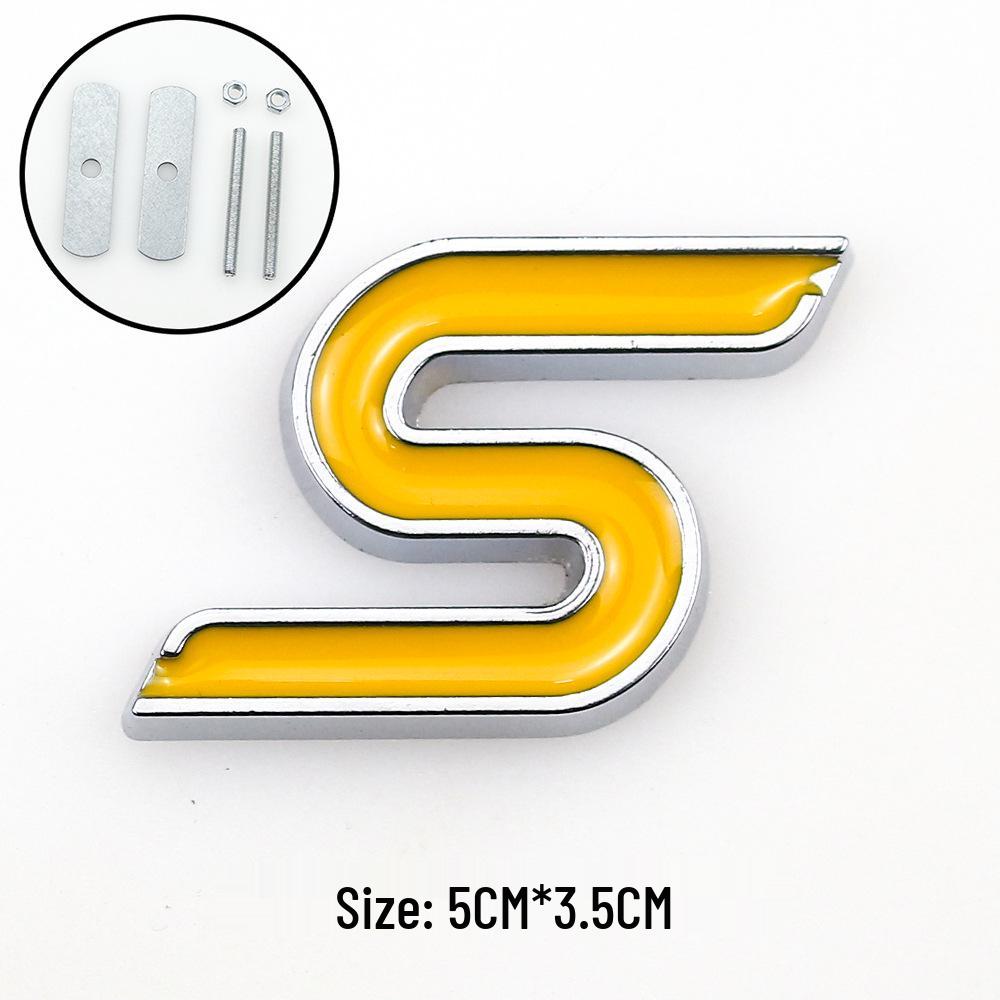"""S"" Logo""": Ideální pro upravené Fordy Mondeo, Focus, Fiesta a další sportovní modely. Obsahuje kovový znak vozu "S".