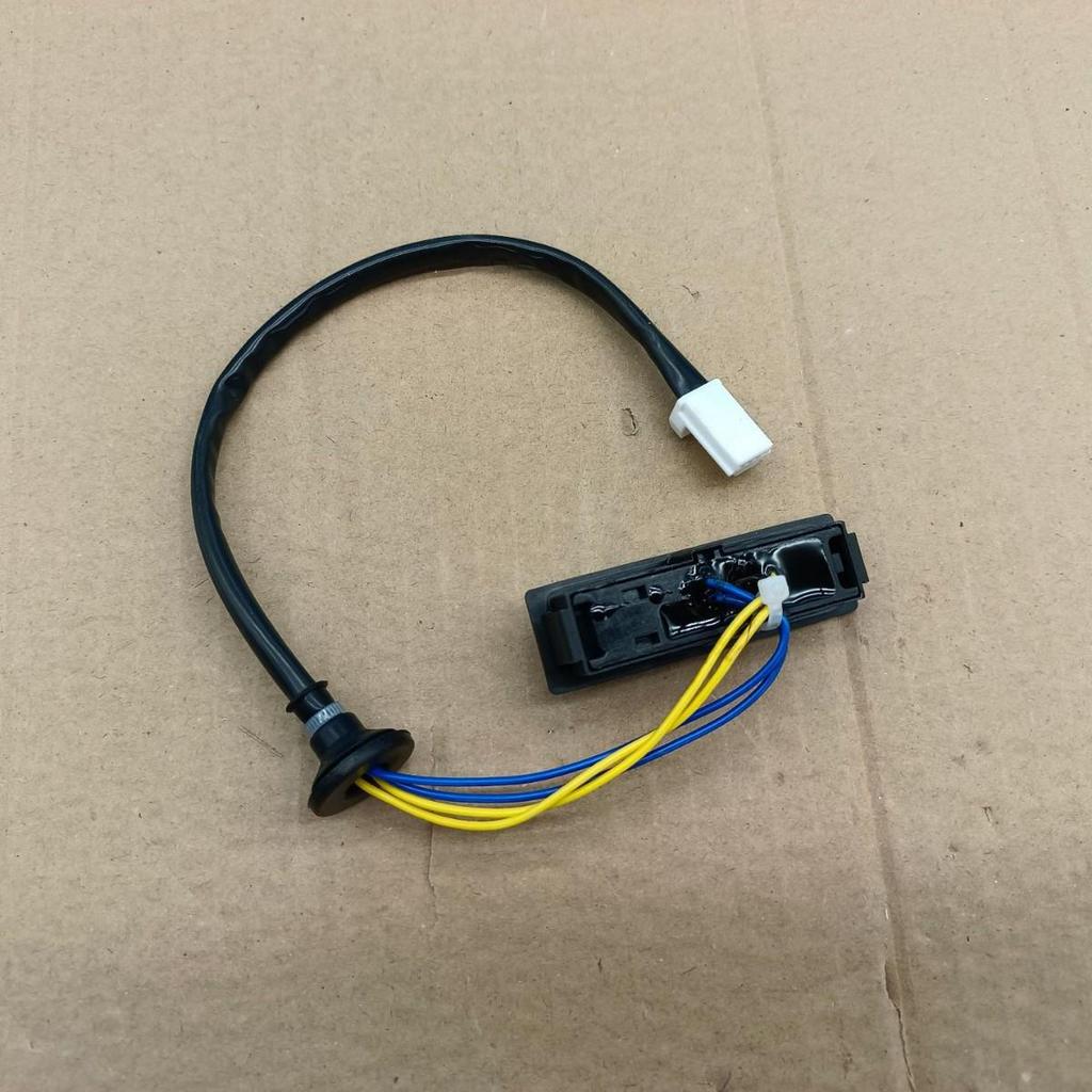 The 25380-5RA0A trunk switch button is compatible with Nissan Kicks P15 tailgate opening.