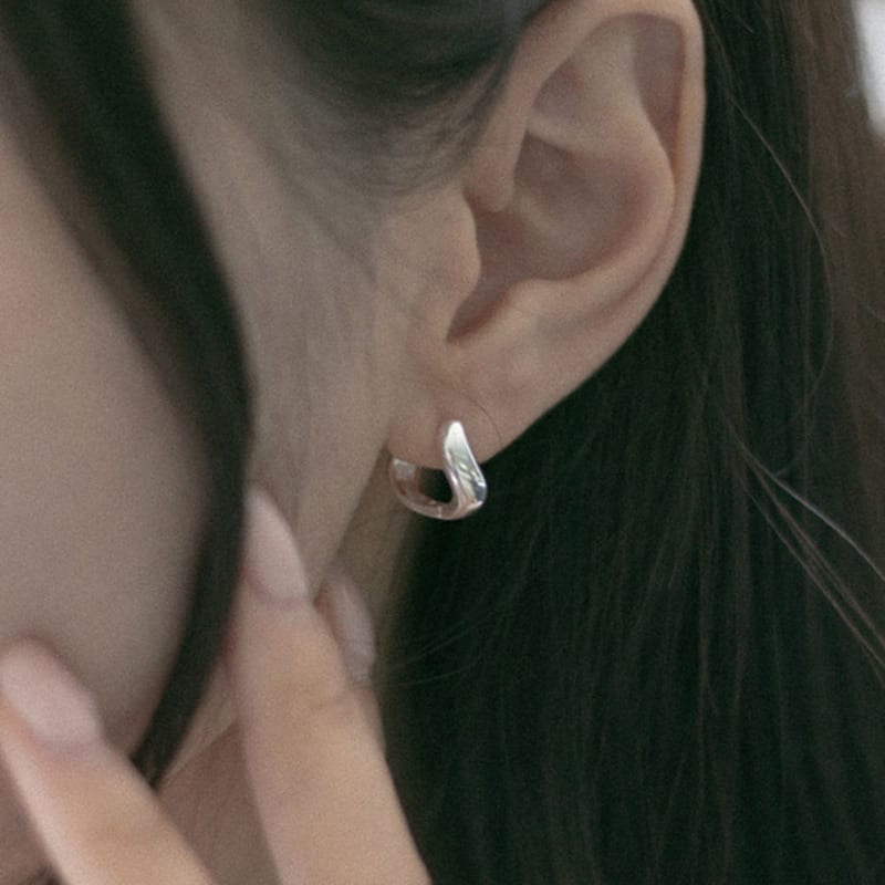 youngglow silver925 wave one touch earrings (2color)