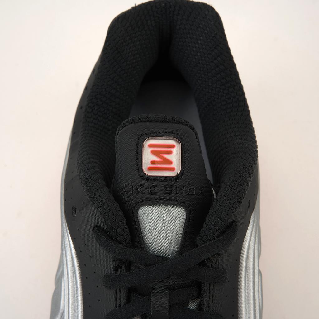 Nike Shox R4 Retro OG 2019 Sneakersy Unisex Srebrny Czarny Metaliczny Srebrny BV1111-008