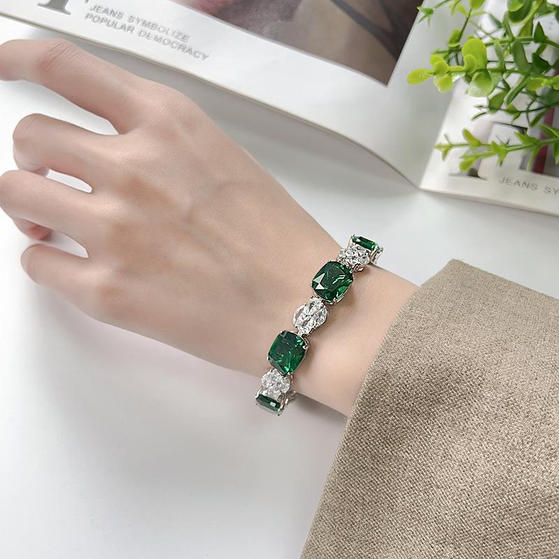 

Ювелирные изделия Ретро Имитация Корунда Легкая Роскошь Полностью Бриллиантовый Браслет Премиум Браслет Камень Героини 10 * 12