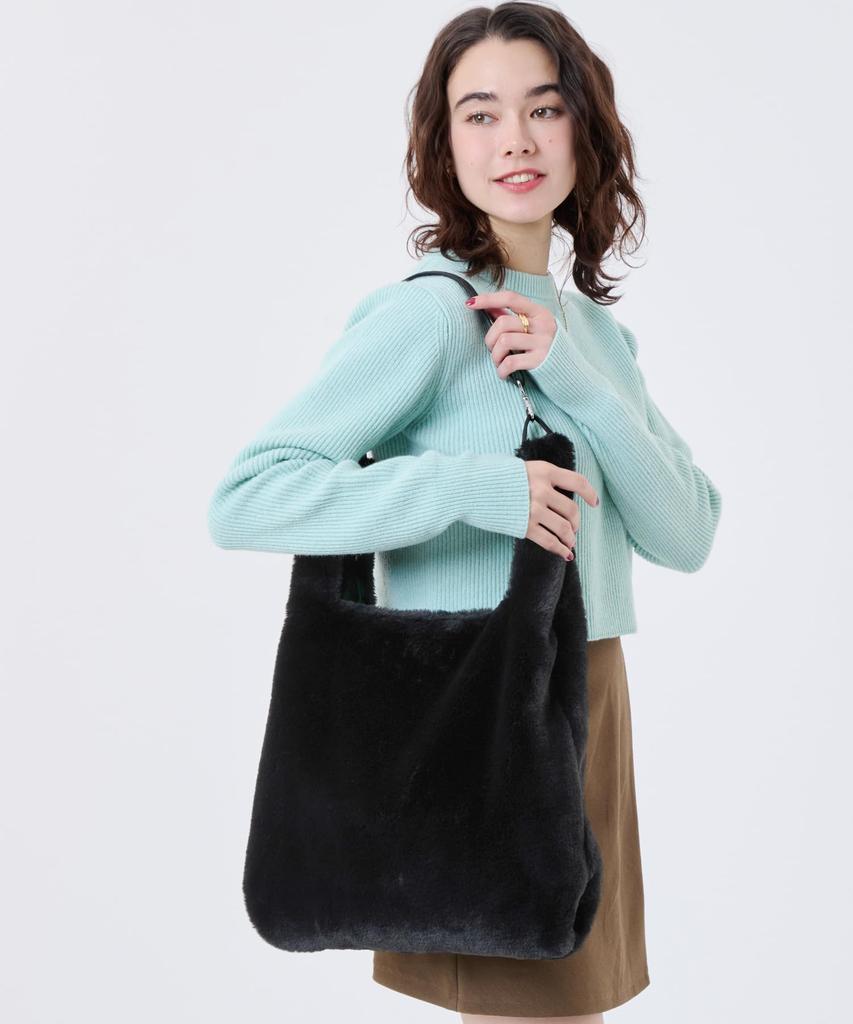 FUR SHOULDER TOTE3030Black Fluffy Fur