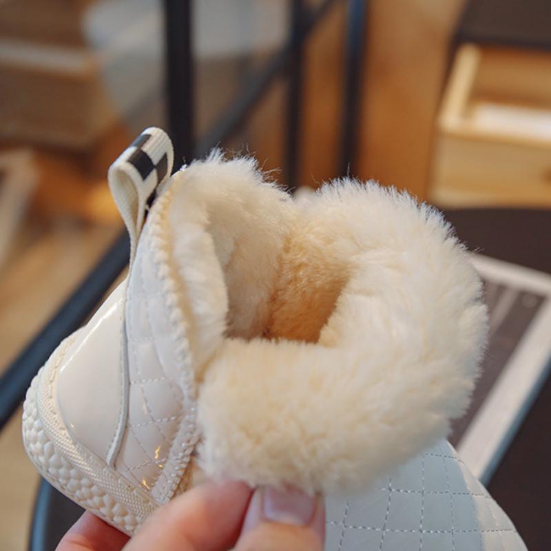 Sladké princeznovské růžové perleťové 2024 nové zimní dětské sněhule kulatá špička dívčí jednobarevné ležérní protiskluzové dětské módní kotníkové boty