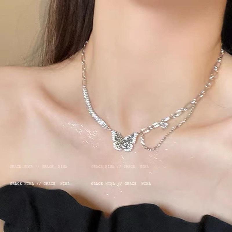 I was asked! Black zircon butterfly necklace women's autumn collarbone chain 2026 new neck chain niche high-end sense
