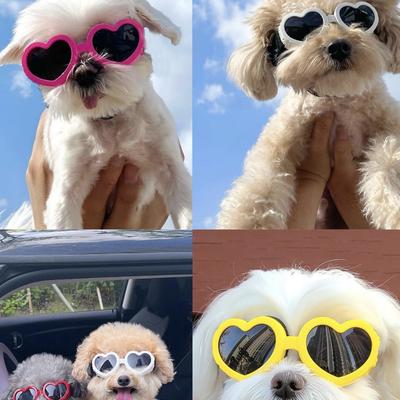 Per Cani e Gatti Piccoli Occhiali da Sole a Forma di Cuore per Animali Domestici - Divertenti Oggetti di Scena per Foto Bellissimi Accessori Occhiali da Sole per Gatti e Cani Occhiali per Animali Domestici L'Oggetto Decorativo Adatto