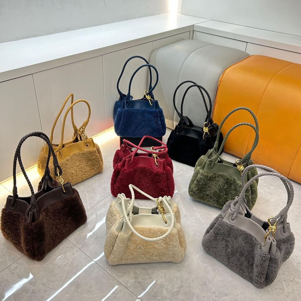 Outono e inverno nova bolsa de paraquedas de lã de cordeiro de mão nicho versátil bolsa de ombro mensageiro feminina bolsa balde de moda para o dia a dia